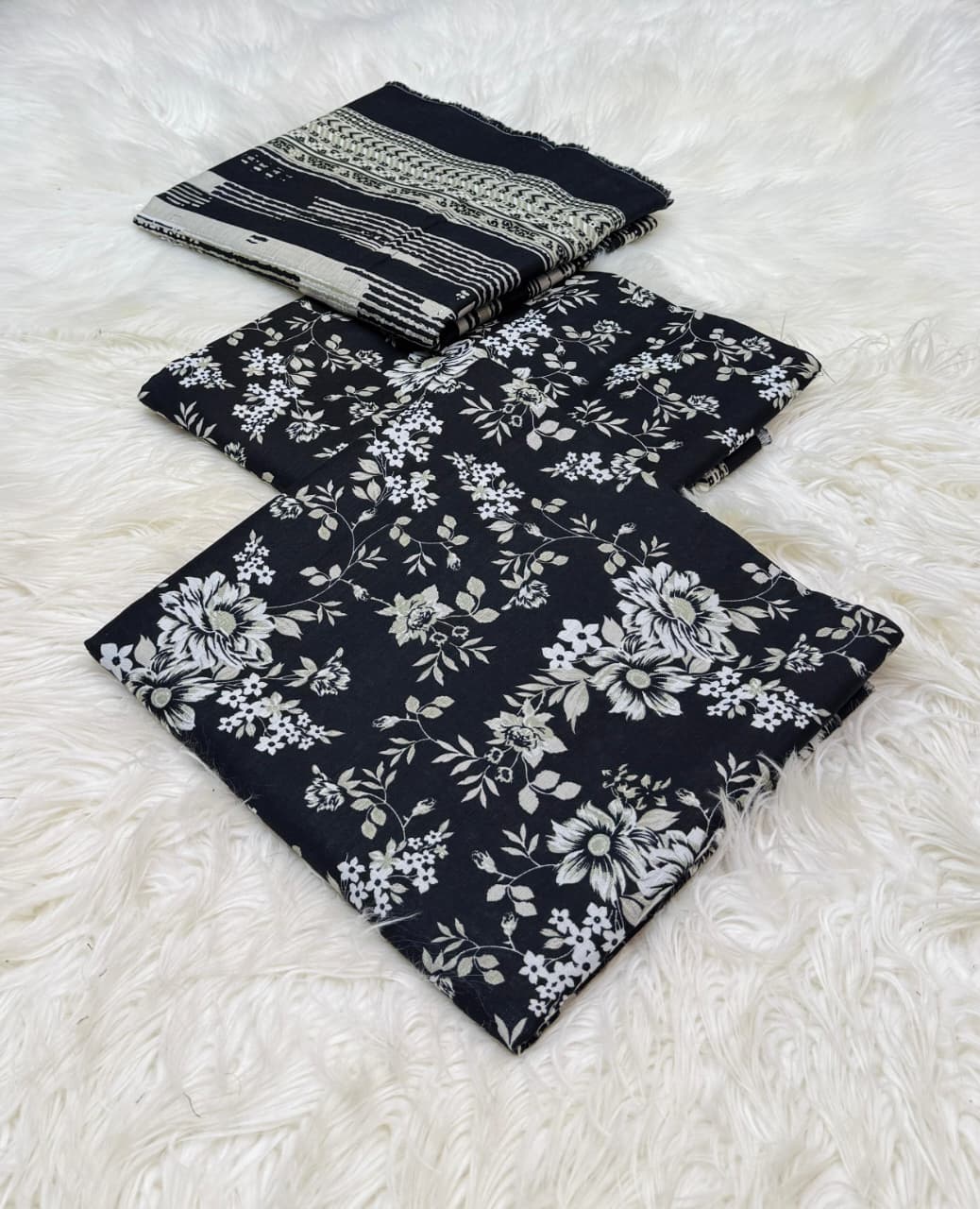 Bin Saeed Khaddar Printed Unstitched 3Piece D-010